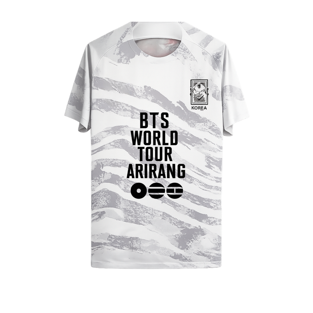 Camiseta BTS "Namjoon Camo Blanco/Gris" - Edición Fandom Exclusiva - vista frontal