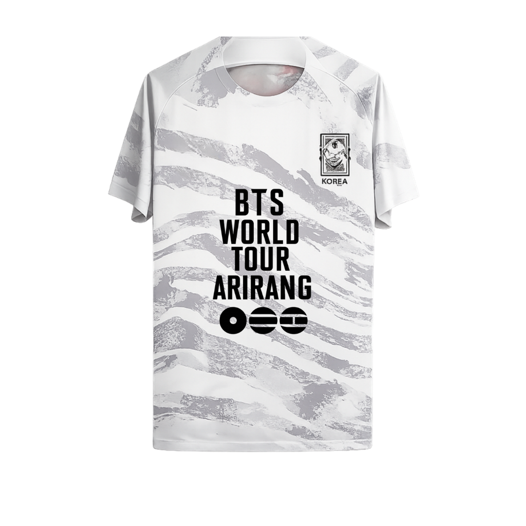 Camiseta BTS "Namjoon Camo Blanco/Gris" - Edición Fandom Exclusiva - vista frontal